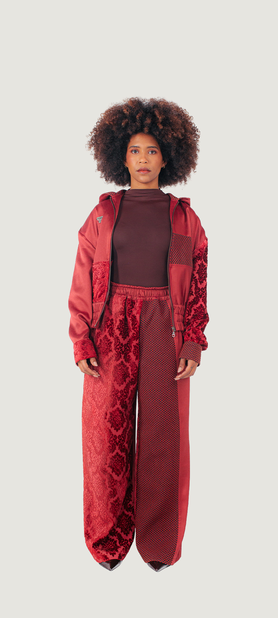 Roots of Motion jas rood